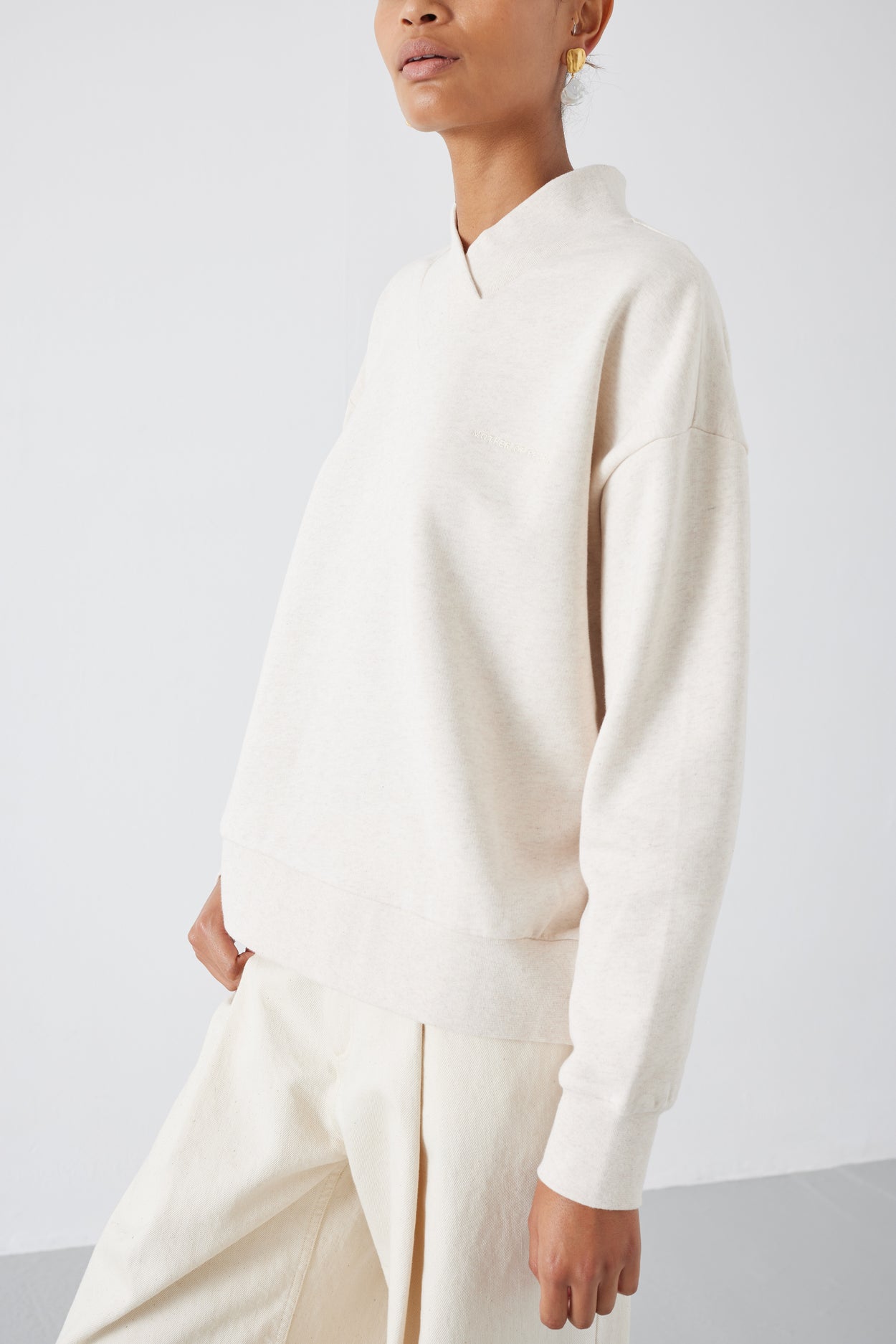 DEVIN OATMEAL SWEATSHIRT