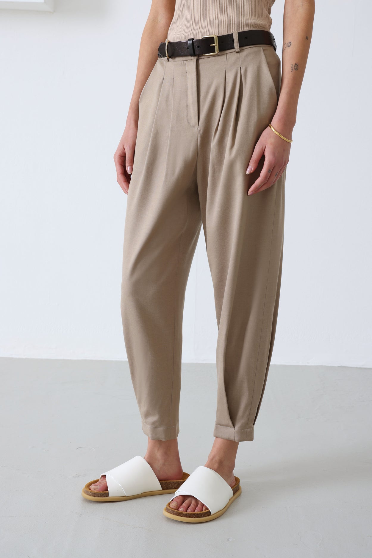 LOIS TAUPE TROUSER