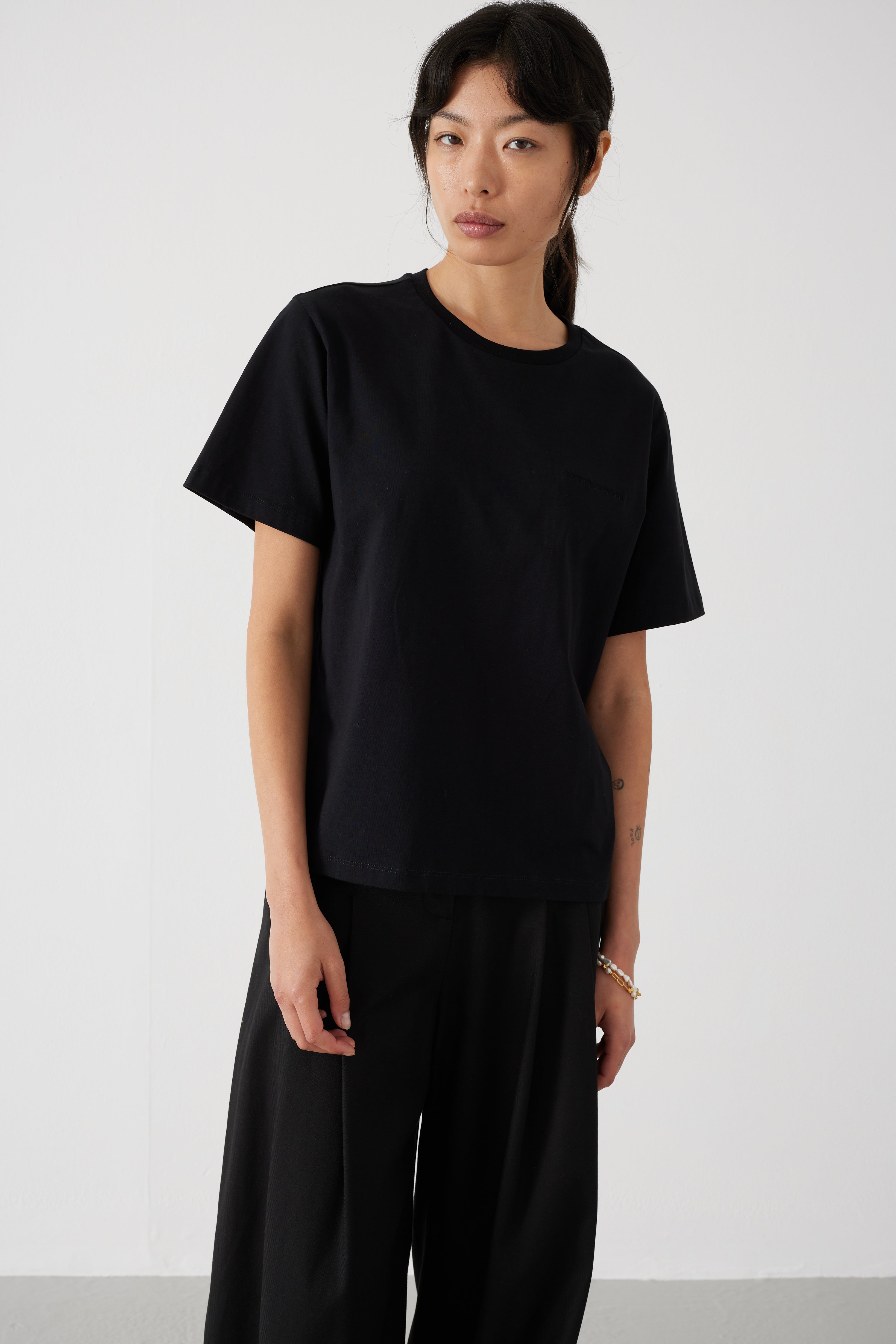 SEVIM BLACK T-SHIRT