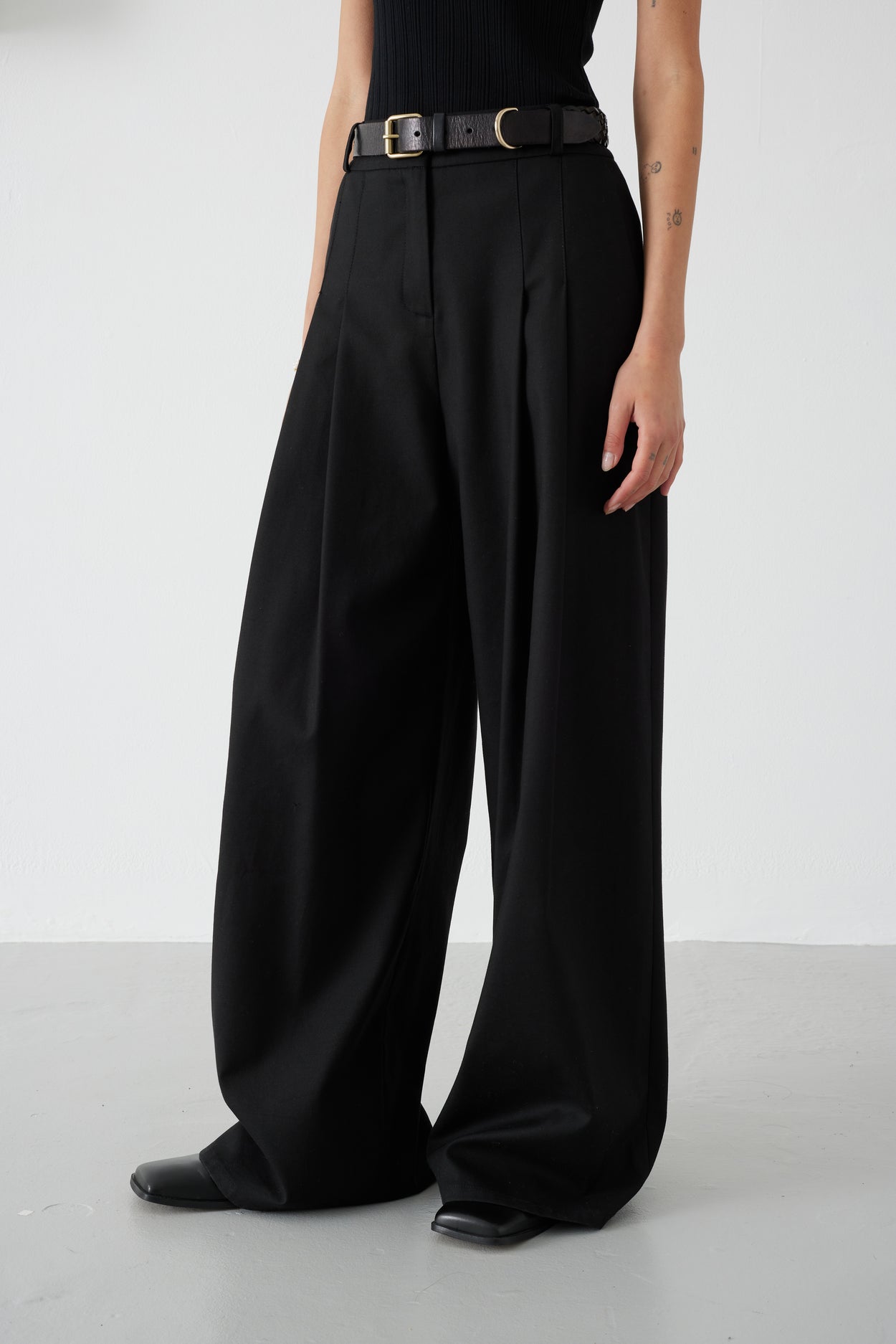 ARIADNE BLACK TROUSER